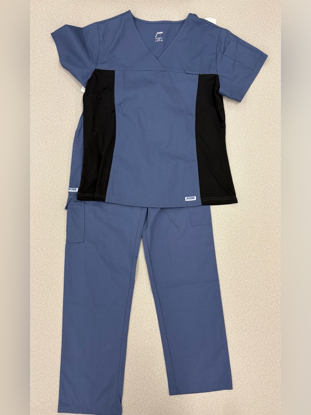MOBB Unisex V Neck Scrub top and Drawstring Pants  New.